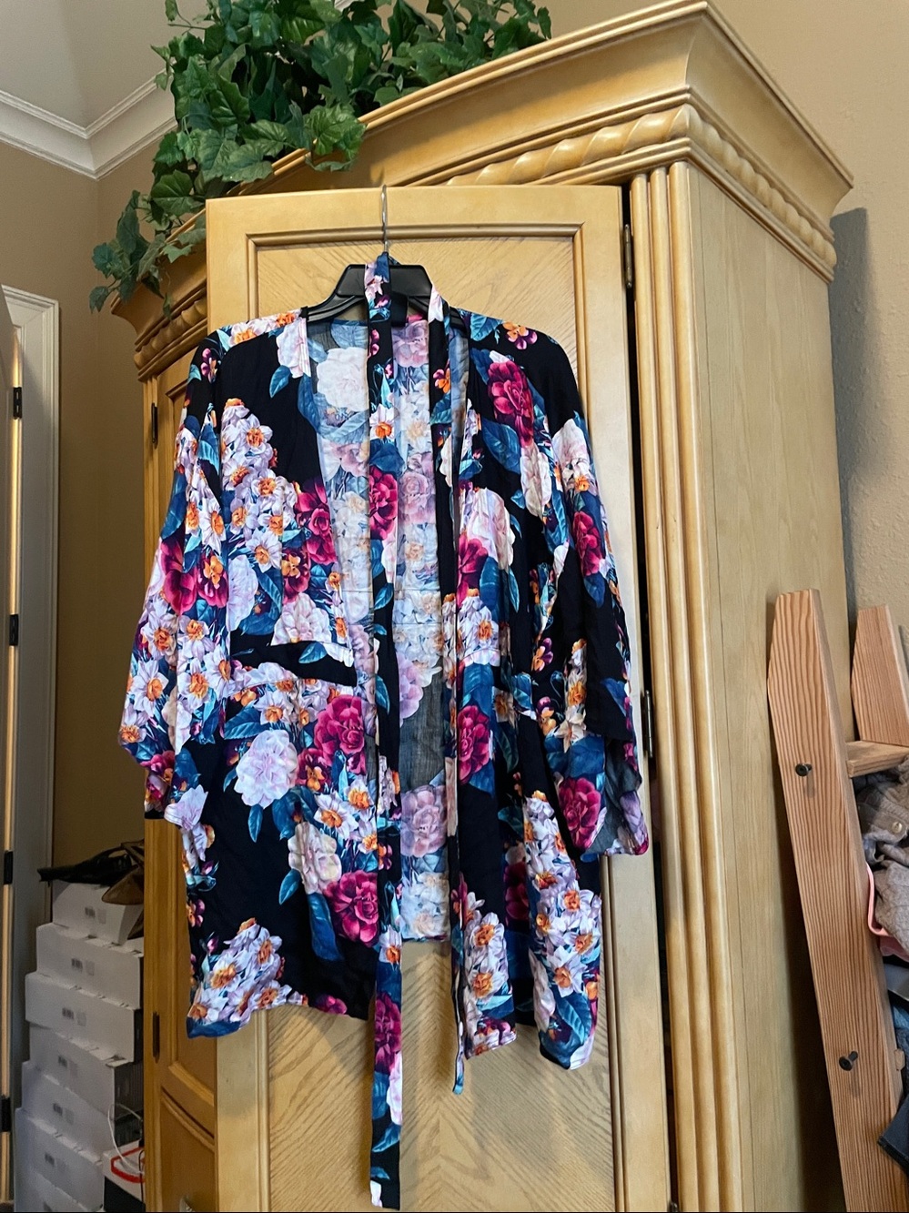 Mink pink blue floral cover up robe size xs/s